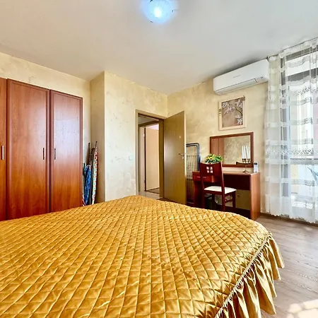 Bratanov Ashton Hall Apartman