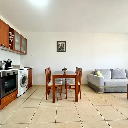 Apartman Bratanov Ashton Hall *