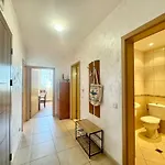 Bratanov Ashton Hall Słoneczny Brzeg